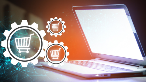 Kauf von IT-Hardware Ein Laptop steht auf einem Schreibtisch mit digitalen Grafiken von drei Zahnrädern mit Einkaufswagen-Symbolen, die Online-Shopping oder E-Commerce-Technologie symbolisieren. Der Hintergrund zeigt abstrakte Netzwerklinien und einen Lichteffekt mit Farbverlauf.