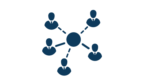 Icon Teamarbeit Fünf Männchen, die zentral miteinander verbunden sind